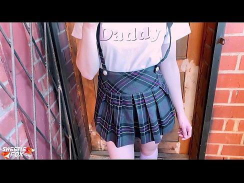❤️ Msichana wa shule Ananyonya Dick yake kwa kina na kutombana badala ya madarasa. Video ya ngono ❌❤